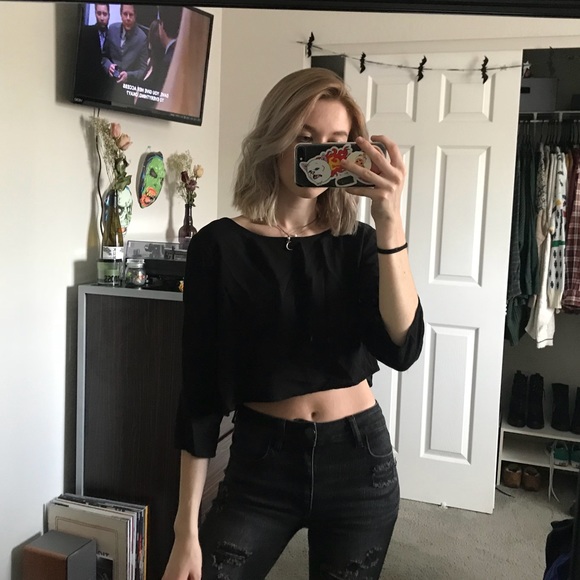 sold AA / crop top - Picture 4 of 4